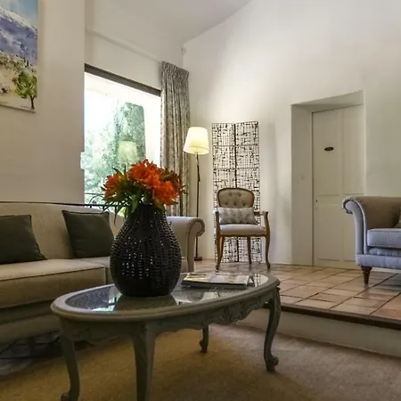 La Ferme Des Belugues Bed and breakfast Le Barroux